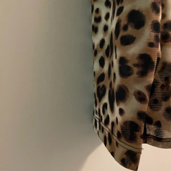 Susan Graver Leopard Print Ruffle Deep V Neck Long Sleeve Size Medium - Picture 4 of 10